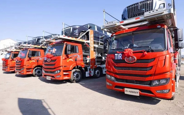 Взрывной рост автопарка TIR в Китае в 2025 году